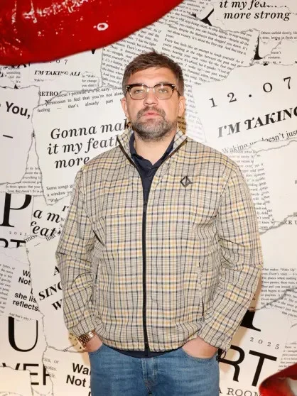 Звездный десант на премьере видеоверсии шоу Zivert «Где-то в Ретро»