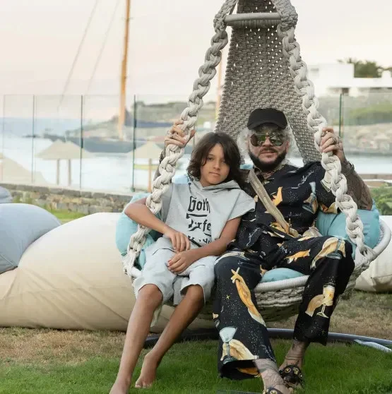 Филипп Киркоров о проблемах с детьми: «Выдёргиваю шнур из компьютера»