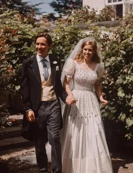 Брак по расчёту? Почему муж принцессы Беатрис отдалился после скандала с её отцом