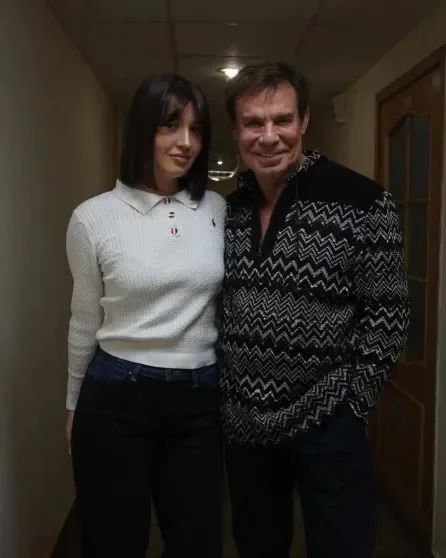 Ефим Шифрин дал загадочный ответ о романе с 25-летней девушкой на своём юбилее