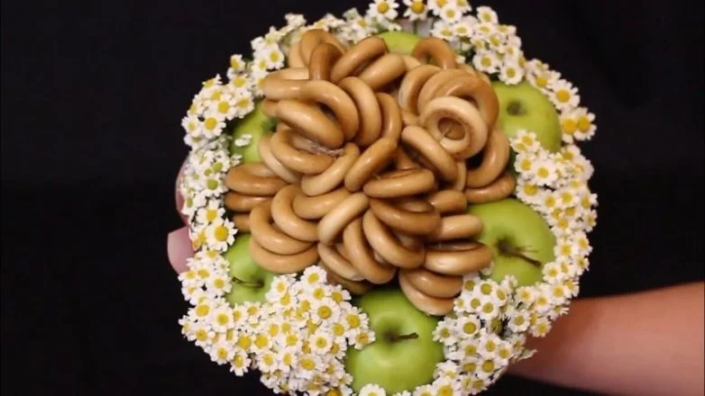 Весенний сюрприз: 25 нестандартных букетов вместо привычных цветов