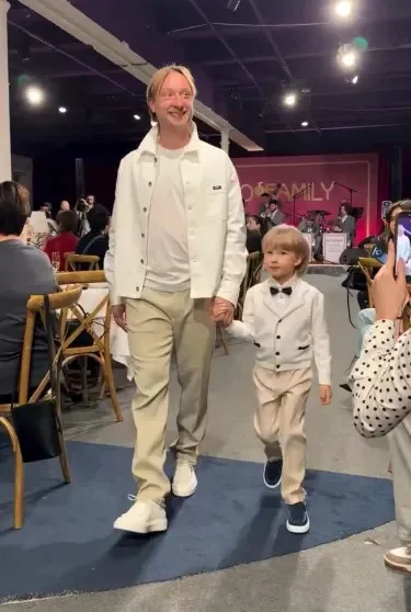 Звёздный дефиле: как прошёл юбилейный показ Bosco Family с участием Плющенко и Кузнецовой