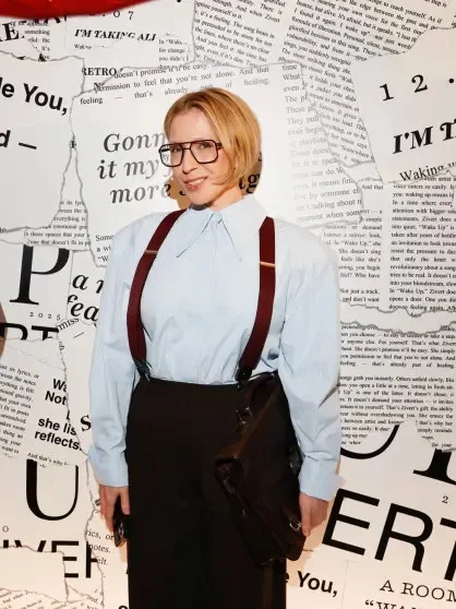 Звездный десант на премьере видеоверсии шоу Zivert «Где-то в Ретро»