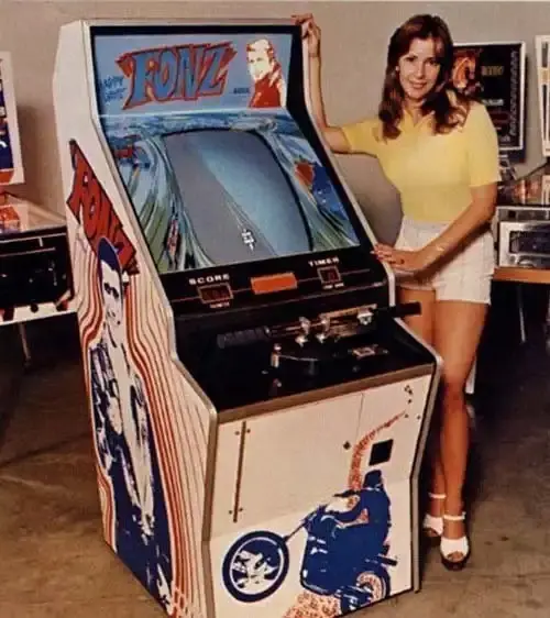 Женская красота как двигатель торговли: винтажная реклама игровых автоматов