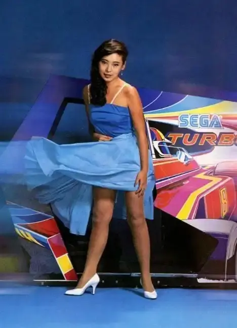 Женская красота как двигатель торговли: винтажная реклама игровых автоматов