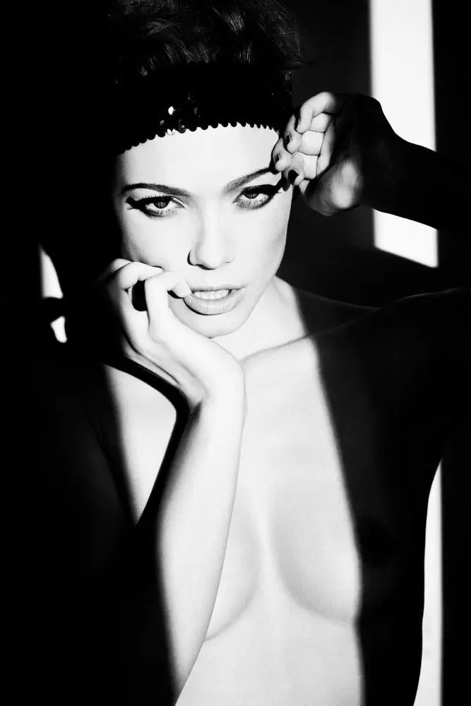 Современные амазонки Саймона Бродзиака: страсть и движение в объективе лучшего черно-белого фотографа