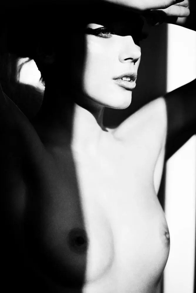 Современные амазонки Саймона Бродзиака: страсть и движение в объективе лучшего черно-белого фотографа