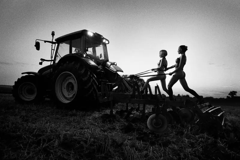 Современные амазонки Саймона Бродзиака: страсть и движение в объективе лучшего черно-белого фотографа