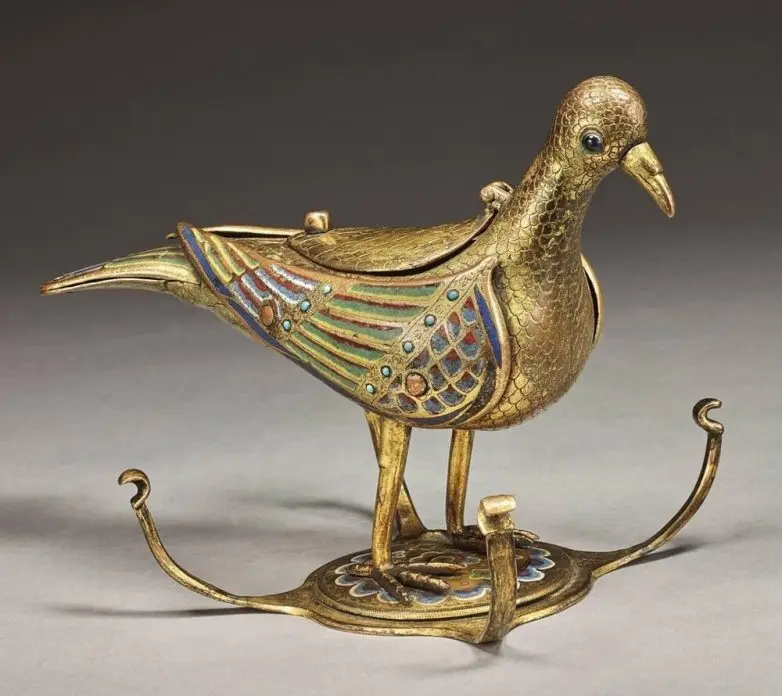 Сокровища за стеклом: 20 музейных экспонатов, которые вы не найдёте в учебниках