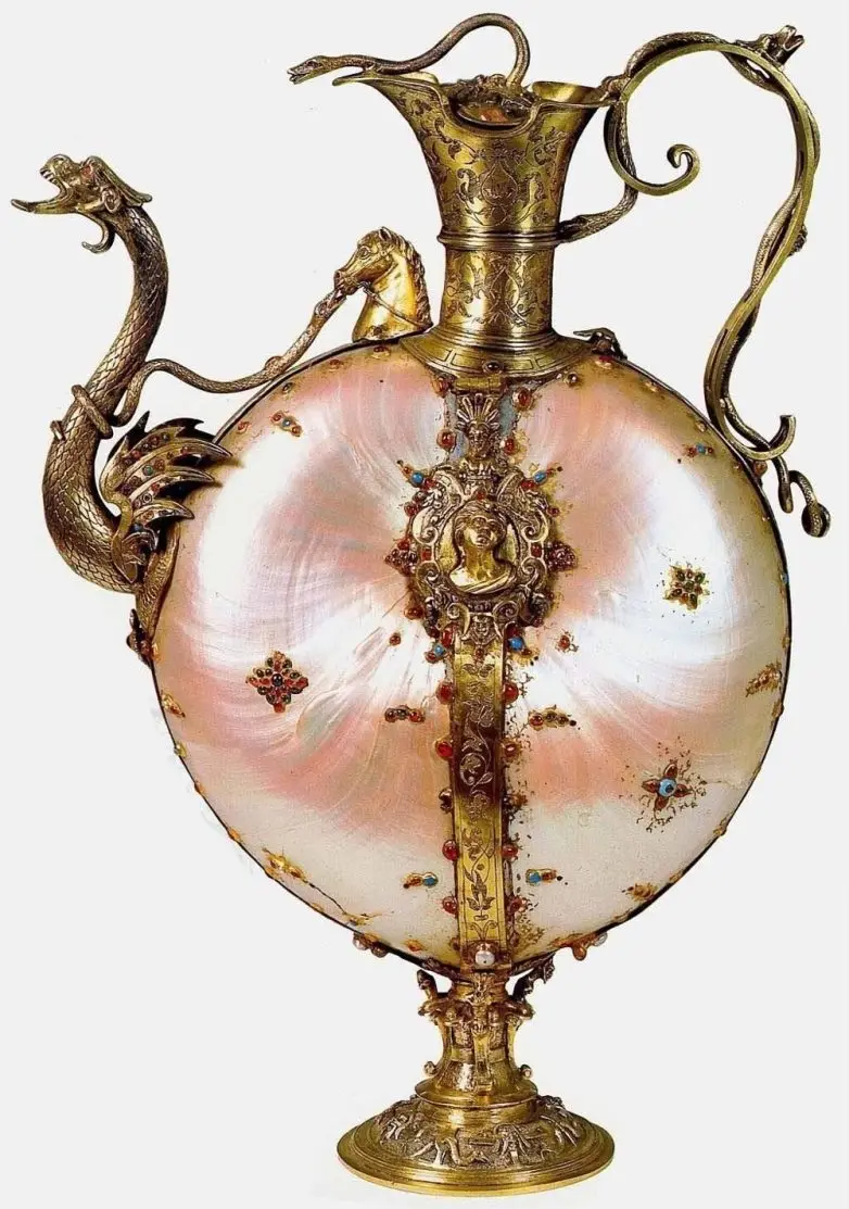 Сокровища за стеклом: 20 музейных экспонатов, которые вы не найдёте в учебниках