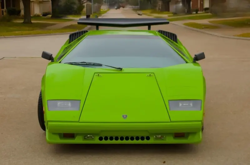 Копия за 5300 долларов: на аукцион выставили неубедительную, но яркую реплику Lamborghini Countach