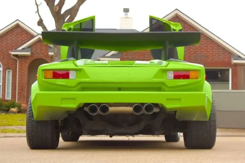 Копия за 5300 долларов: на аукцион выставили неубедительную, но яркую реплику Lamborghini Countach