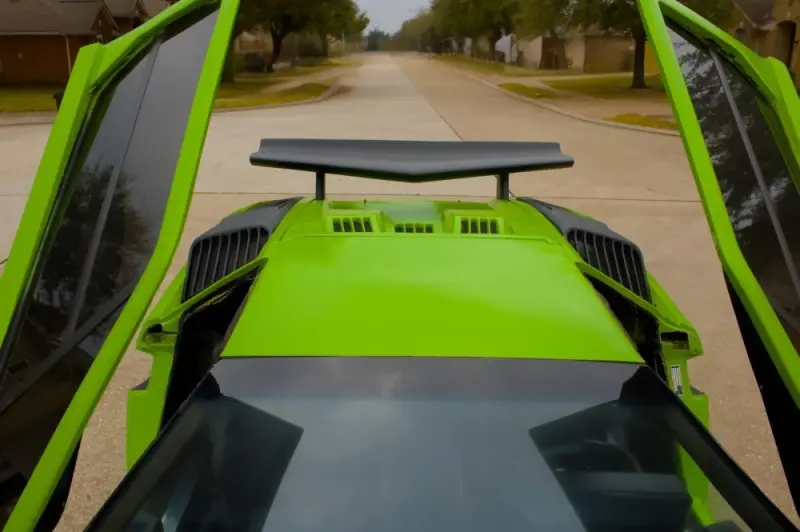 Копия за 5300 долларов: на аукцион выставили неубедительную, но яркую реплику Lamborghini Countach