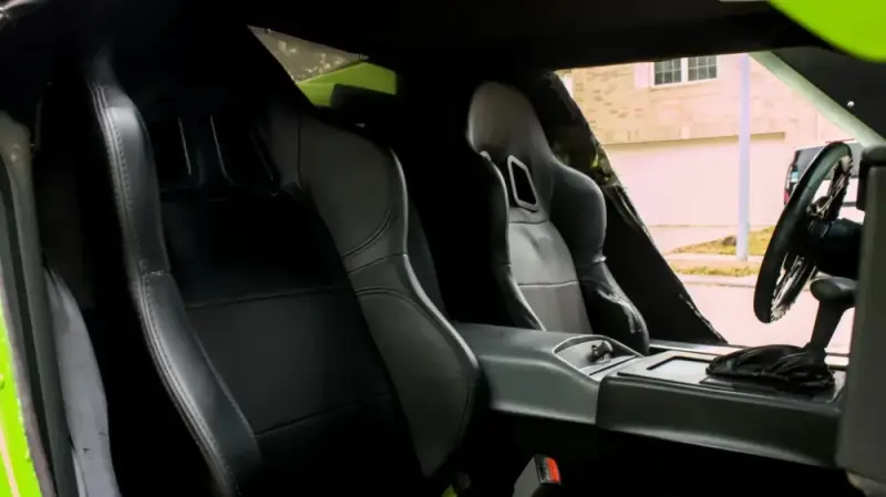 Копия за 5300 долларов: на аукцион выставили неубедительную, но яркую реплику Lamborghini Countach