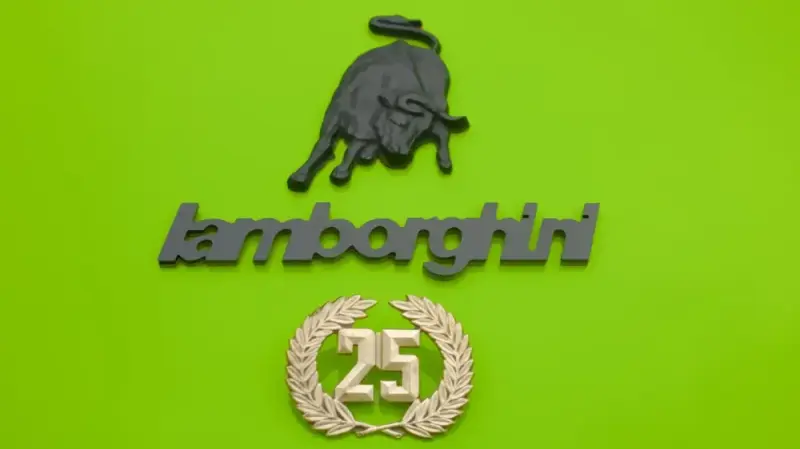 Копия за 5300 долларов: на аукцион выставили неубедительную, но яркую реплику Lamborghini Countach