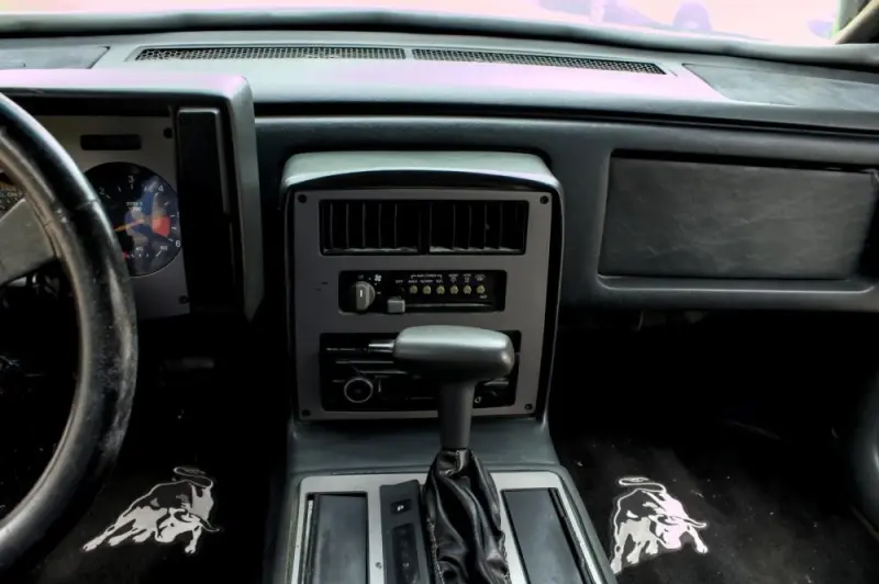 Копия за 5300 долларов: на аукцион выставили неубедительную, но яркую реплику Lamborghini Countach