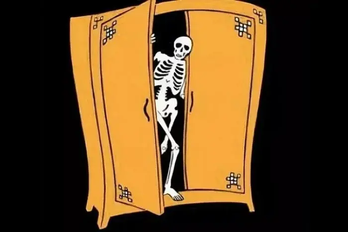 Тёмные тайны знакомых фраз: откуда на самом деле взялись выражения, которые мы используем каждый день