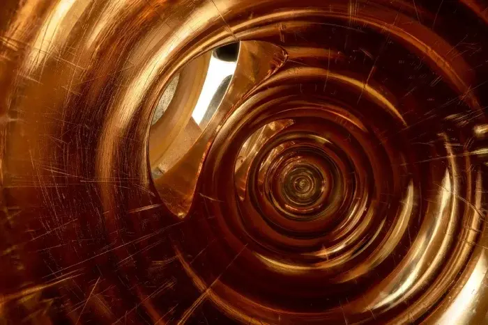 Скрытая симфония: макросъемка раскрывает внутреннюю красоту музыкальных инструментов