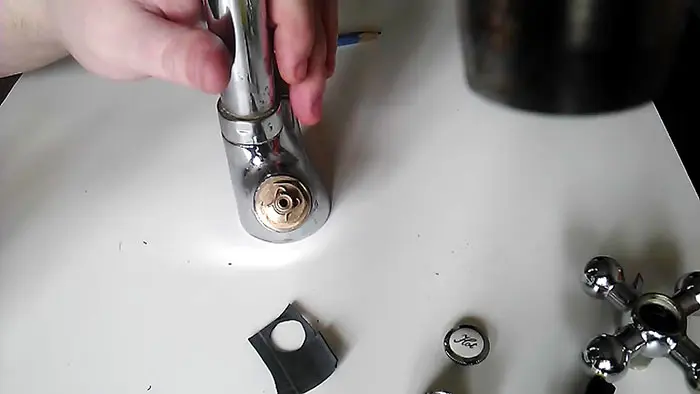 Как отремонтировать кран-буксу и спасти семейный покой