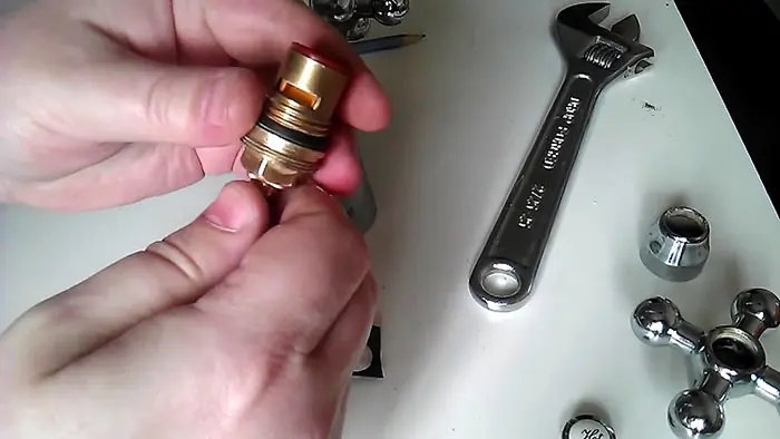 Как отремонтировать кран-буксу и спасти семейный покой