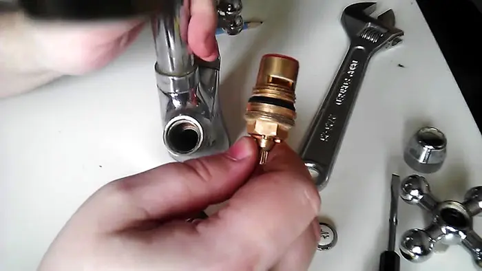 Как отремонтировать кран-буксу и спасти семейный покой