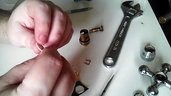 Как отремонтировать кран-буксу и спасти семейный покой