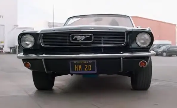 «Гибридная Ханна»: Майли Сайрус вернулась в образ для тайных съёмок 20-летия культового сериала