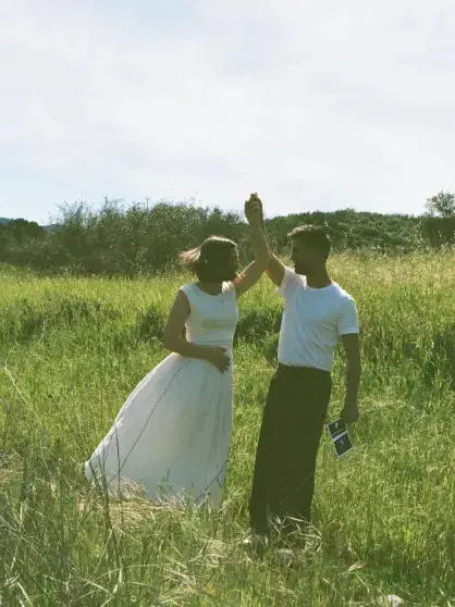 Тейлор Лотнер из «Сумерек» и его жена Тейлор ждут первенца