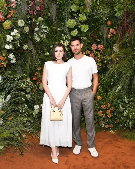 Тейлор Лотнер из «Сумерек» и его жена Тейлор ждут первенца