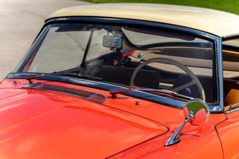 Раритетный родстер BMW 507 1958 года уходит с молотка