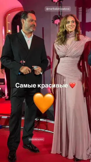 Розовая годовщина: Ильдар Абдразаков и Марика отметили 10 лет брака в центре Москвы