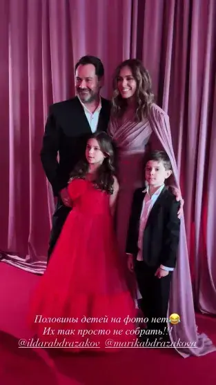 Розовая годовщина: Ильдар Абдразаков и Марика отметили 10 лет брака в центре Москвы