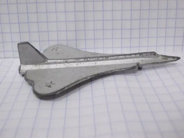 Ностальгия по колесам и крыльям: игрушечный транспорт нашего детства