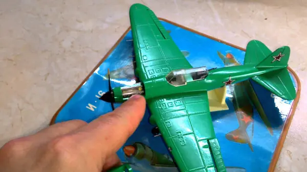 Ностальгия по колесам и крыльям: игрушечный транспорт нашего детства