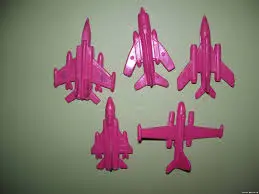 Ностальгия по колесам и крыльям: игрушечный транспорт нашего детства