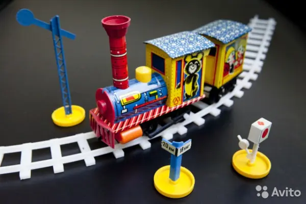 Ностальгия по колесам и крыльям: игрушечный транспорт нашего детства