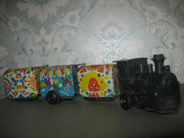 Ностальгия по колесам и крыльям: игрушечный транспорт нашего детства