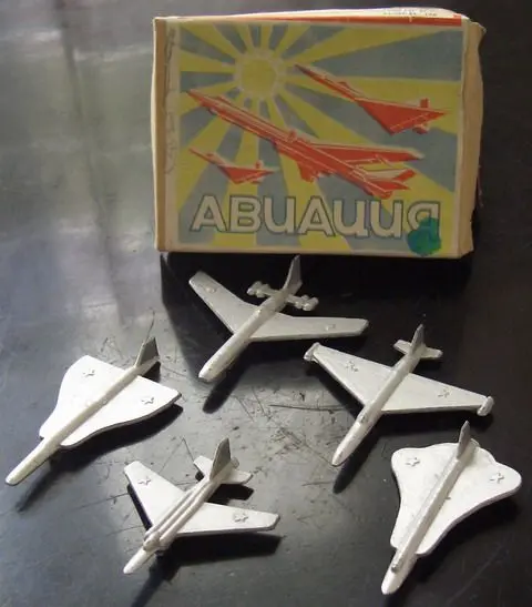 Ностальгия по колесам и крыльям: игрушечный транспорт нашего детства