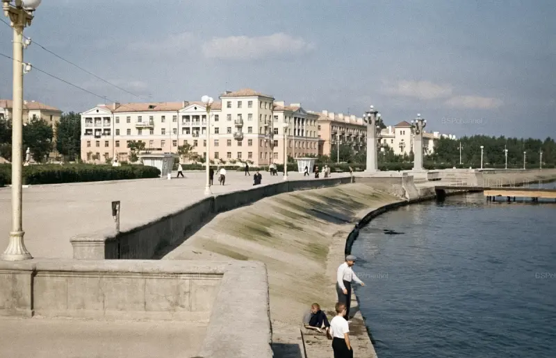 Город-герой в цвете: как выглядел Новороссийск в 1960-е годы на редких раскрашенных снимках