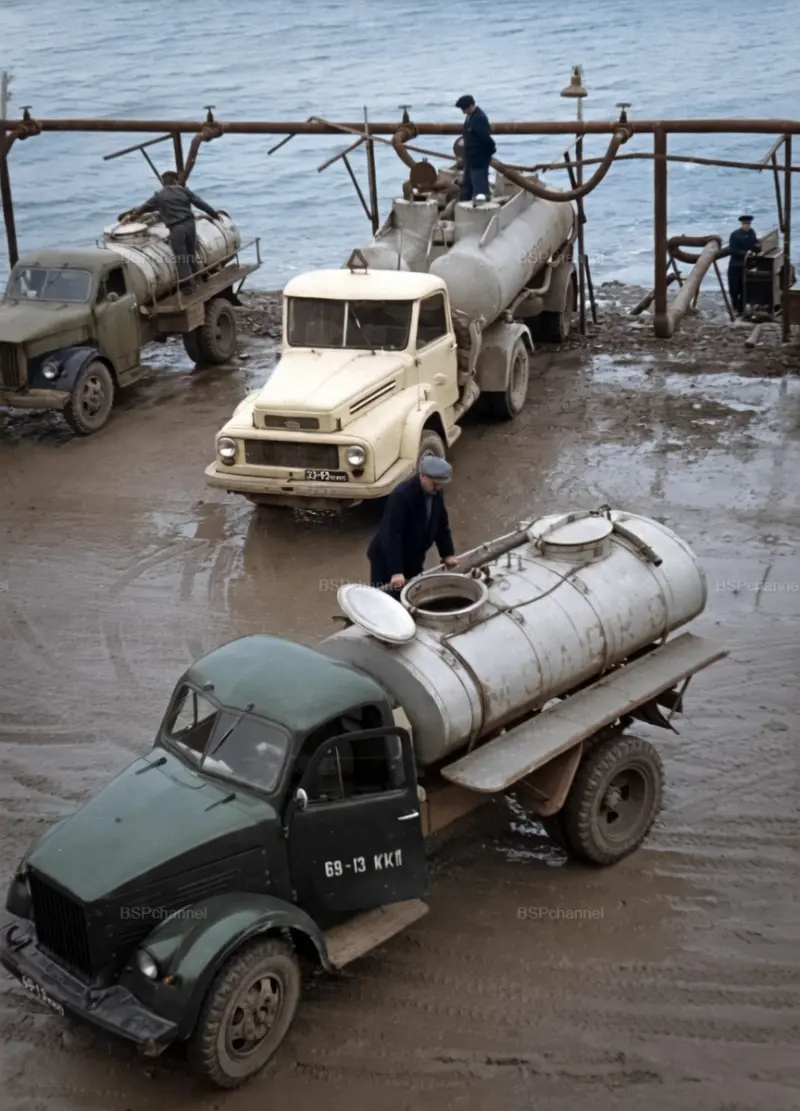 Город-герой в цвете: как выглядел Новороссийск в 1960-е годы на редких раскрашенных снимках