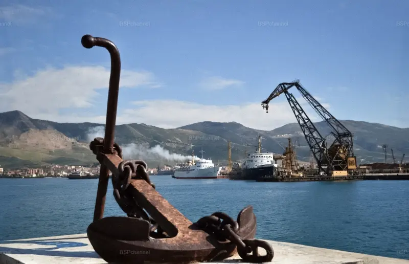 Город-герой в цвете: как выглядел Новороссийск в 1960-е годы на редких раскрашенных снимках