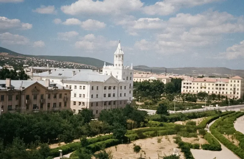 Город-герой в цвете: как выглядел Новороссийск в 1960-е годы на редких раскрашенных снимках
