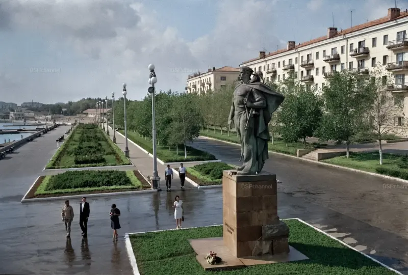 Город-герой в цвете: как выглядел Новороссийск в 1960-е годы на редких раскрашенных снимках