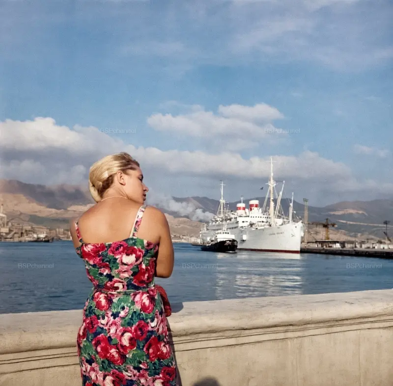 Город-герой в цвете: как выглядел Новороссийск в 1960-е годы на редких раскрашенных снимках