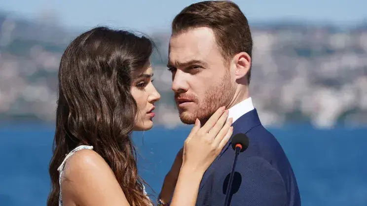 Звезду сериала «Постучись в мою дверь» задержали в аэропорту по делу о наркотиках