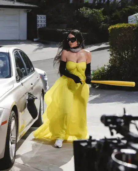 Ким Кардашьян продаёт свой сериальный гардероб за миллион долларов на благотворительность