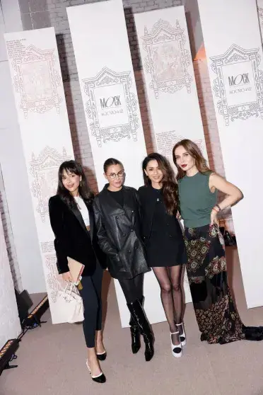 Кристина Потупчик открыла книжный клуб: гости в чёрном и сказочные закуски