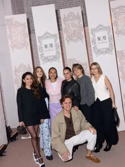 Кристина Потупчик открыла книжный клуб: гости в чёрном и сказочные закуски