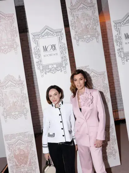 Кристина Потупчик открыла книжный клуб: гости в чёрном и сказочные закуски