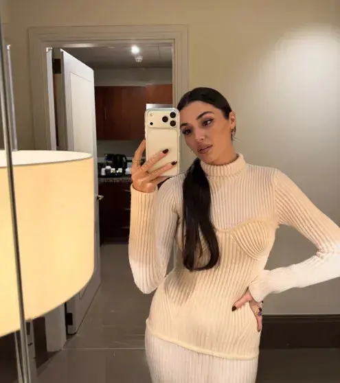 Ханде Эрчел задержана по делу о наркотиках: видео из полиции и заявление актрисы Звезду сериала «Постучись в мою дверь» Ханде Эрчел задержали по делу о наркотиках